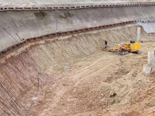 鹰手营子矿区基坑边坡加固